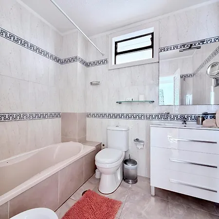 شقة Sunset & Ocean Views, Beachfront Apartment, Lg501 *
